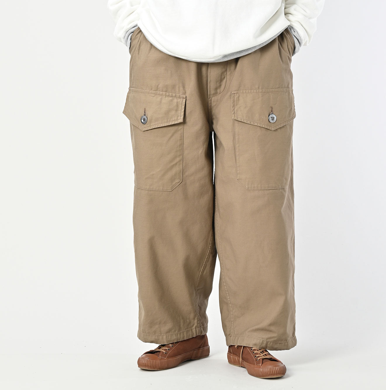 Back Satin 908 Tent Pants Male Model