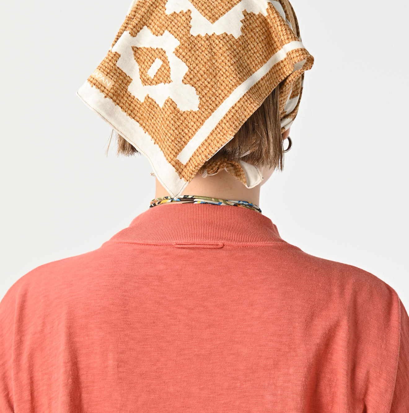 Plant Dyed Yock Neck Big Slit T-shirt Detail