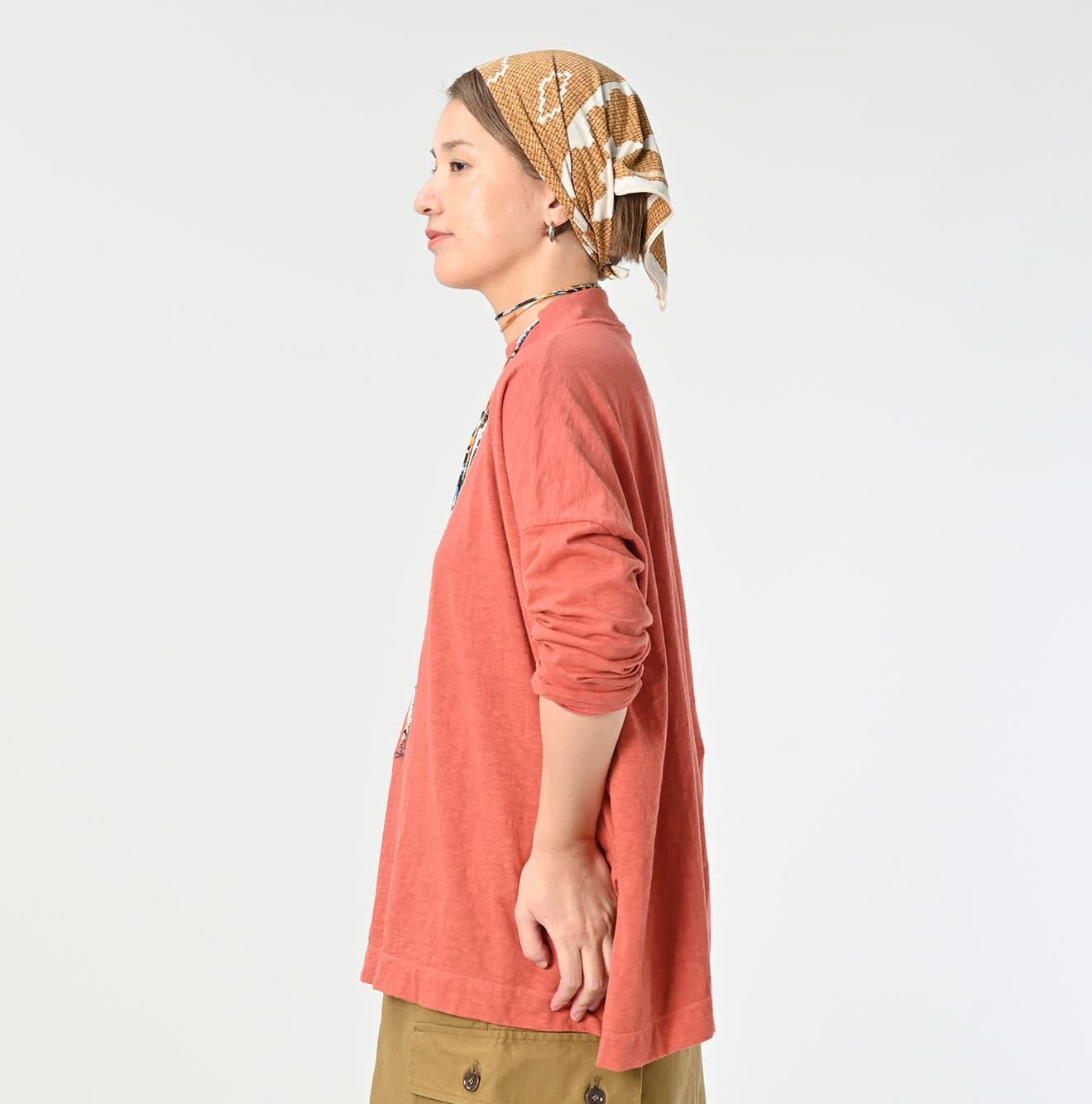 Plant Dyed Yock Neck Big Slit T-shirt Female Model