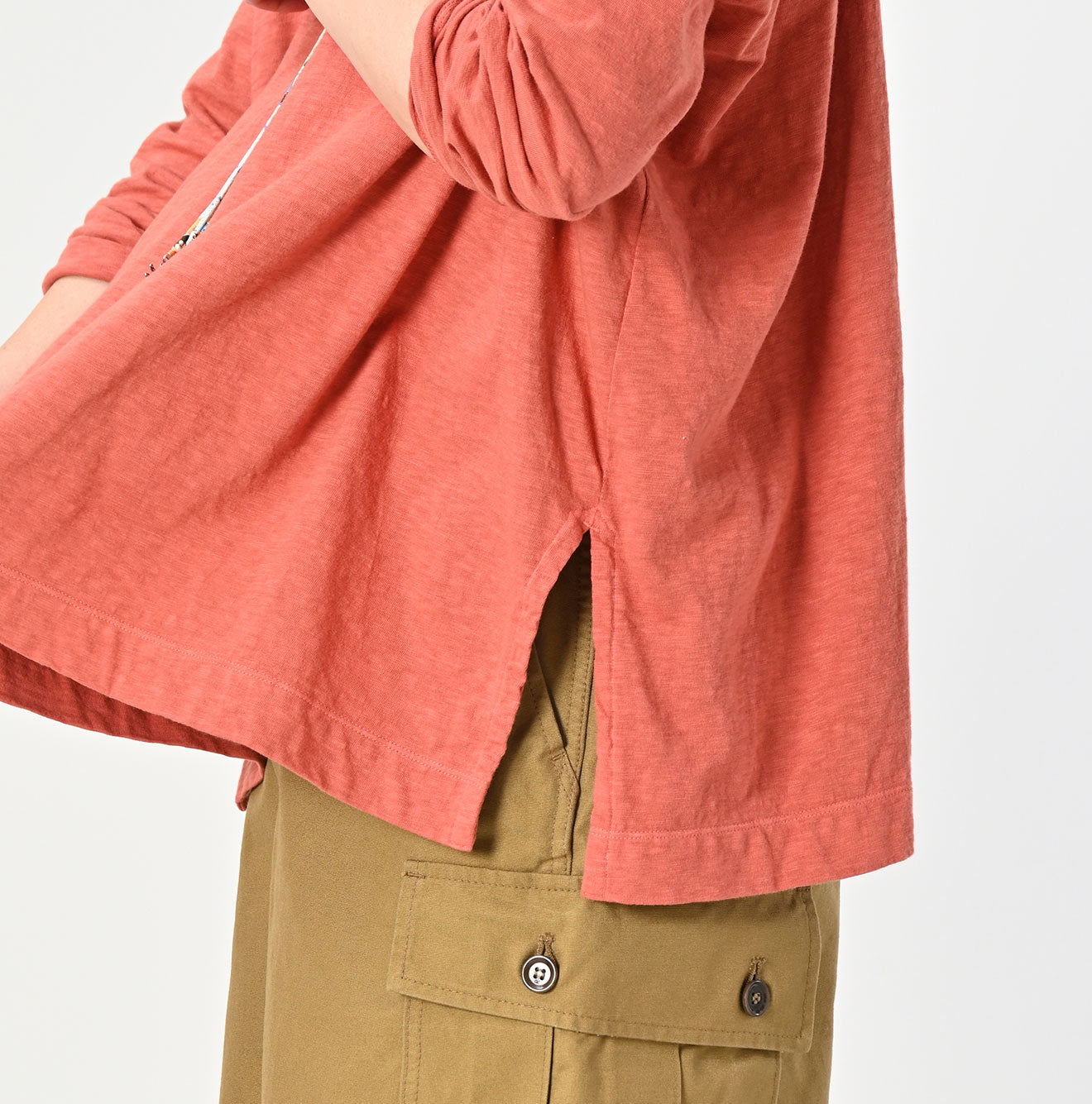 Plant Dyed Yock Neck Big Slit T-shirt Detail