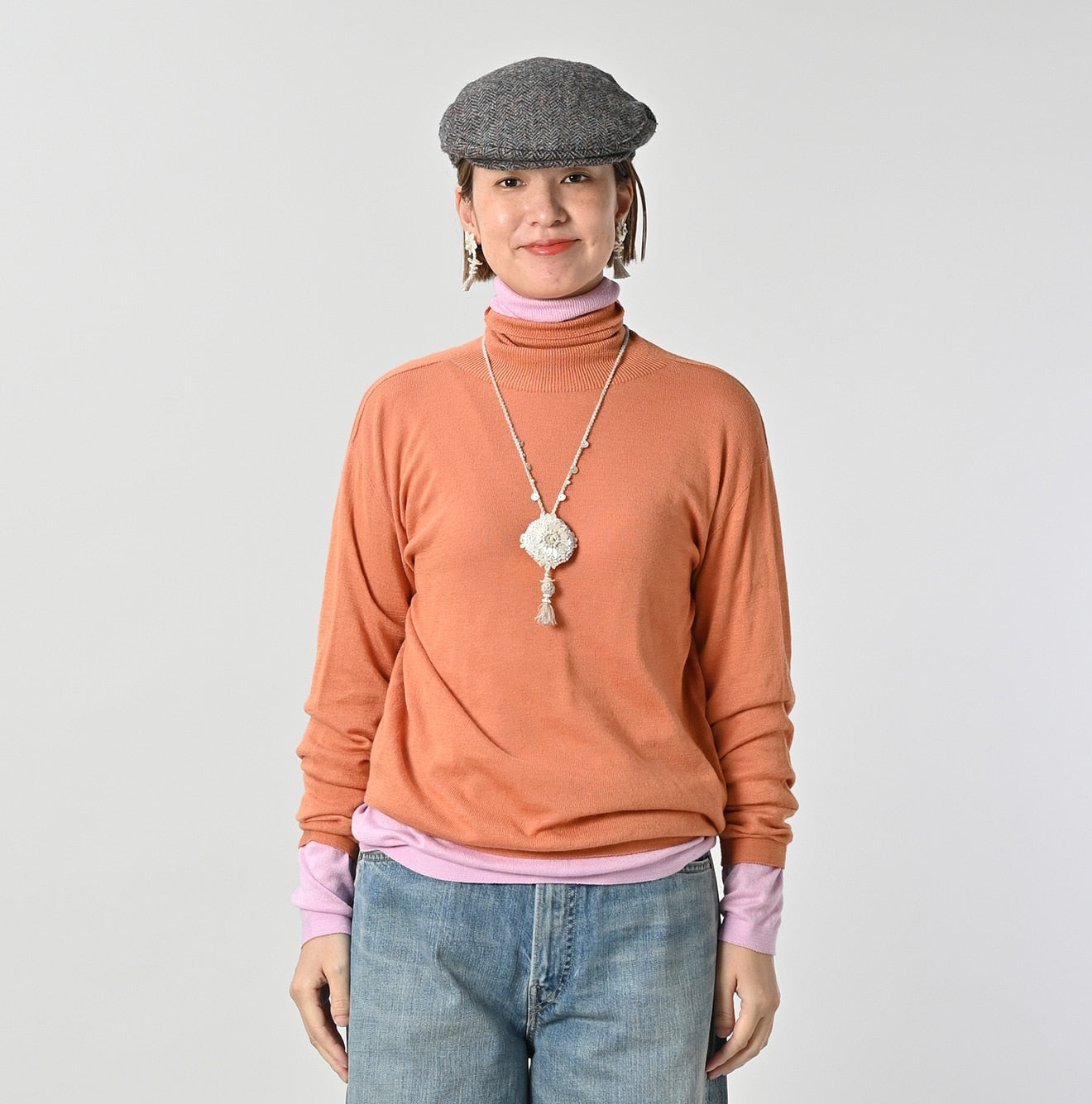 Whole Super Gauze 908 Turtle Neck Female Model