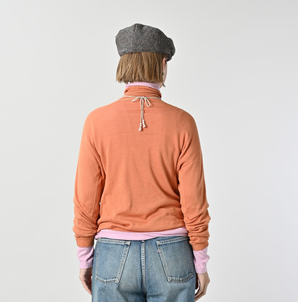 Whole Super Gauze 908 Turtle Neck Female Model