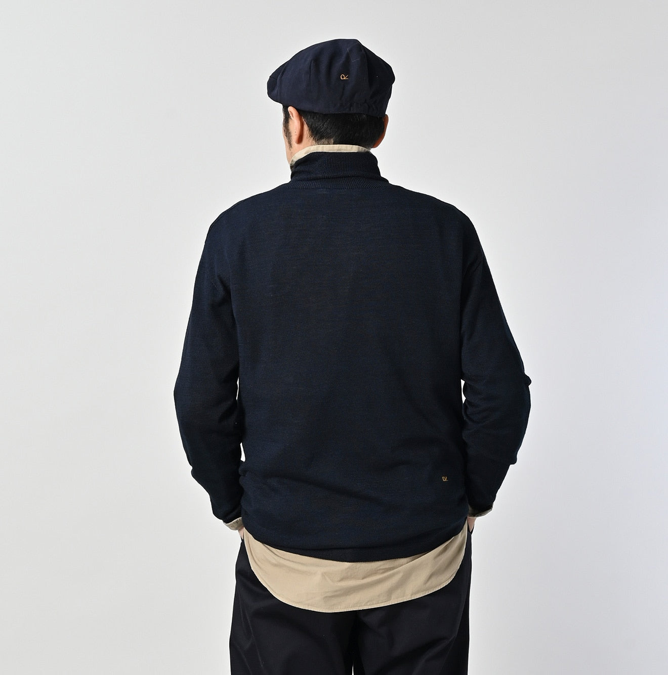 Indigo Whole Super Gauze 908 Turtle Neck Male Model