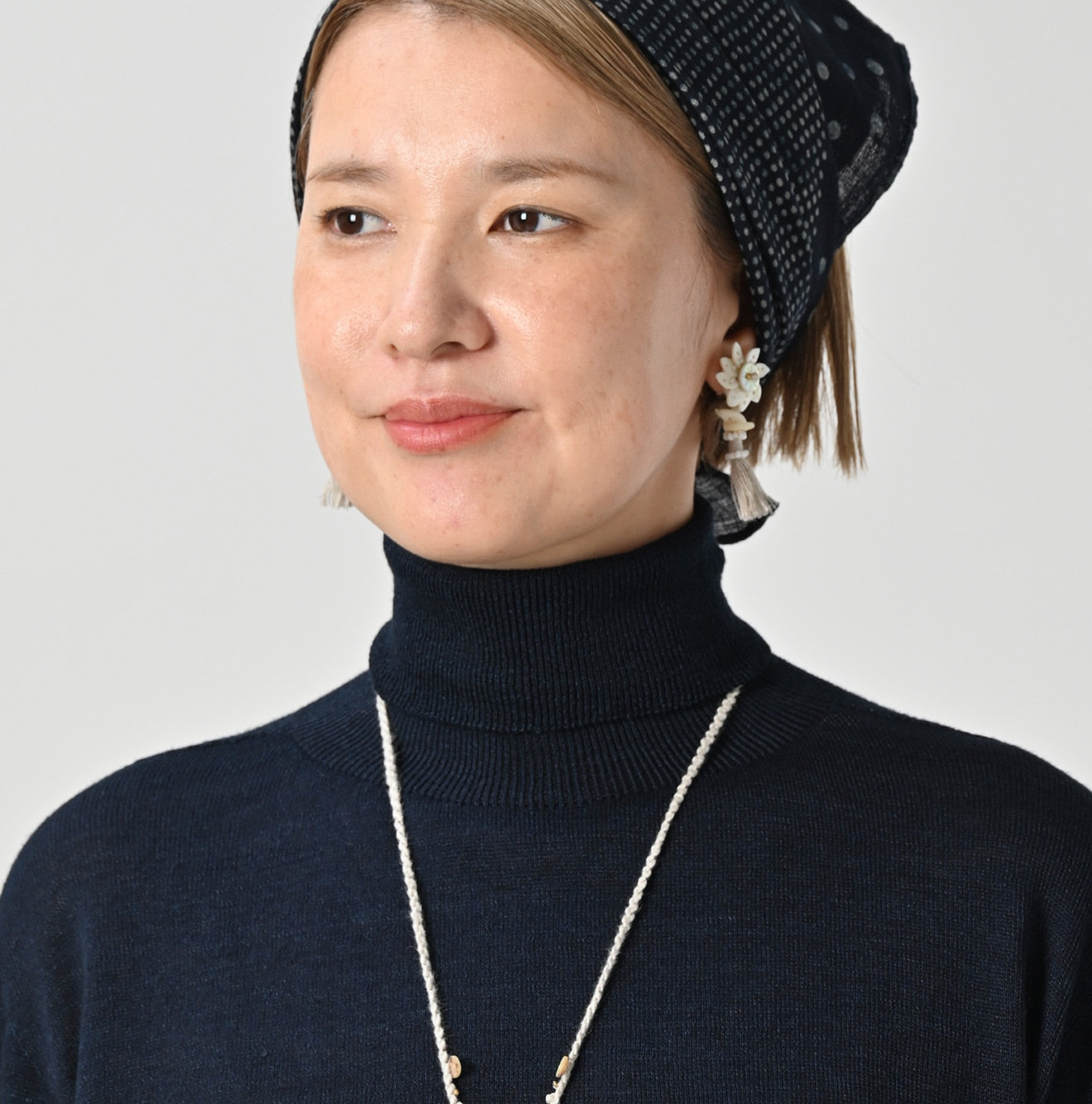 Indigo Whole Super Gauze 908 Turtle Neck Detail