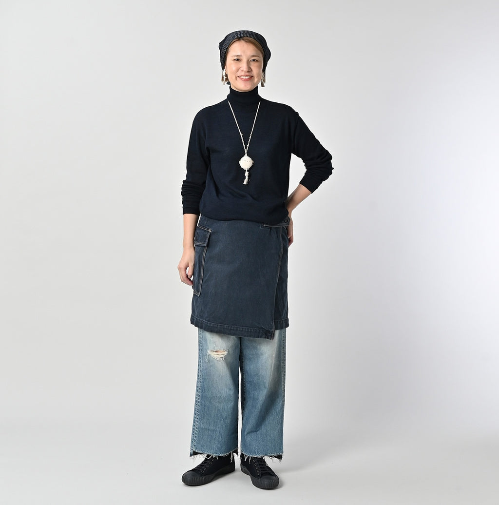 Indigo Whole Super Gauze 908 Turtle Neck Female Model