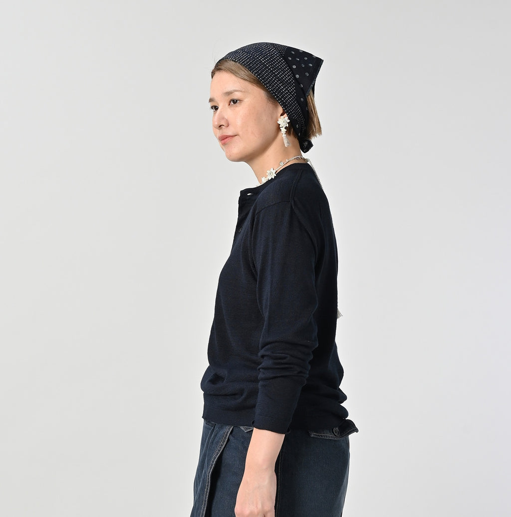 Indigo Whole Super Gauze 908 Henley Female Model