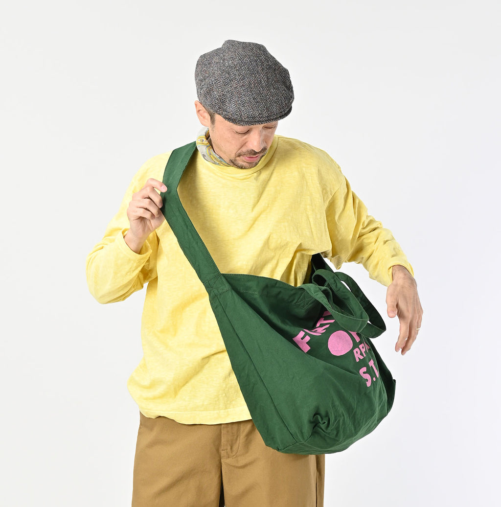 Indian 45 Star Tote Large Male Model