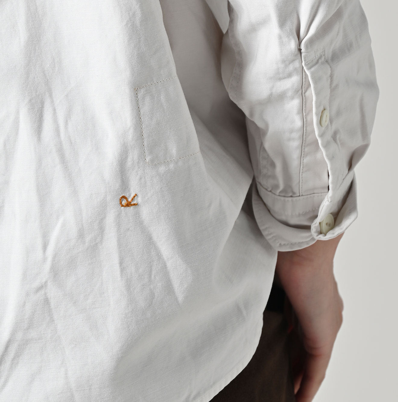 Thin Back Satin 908 Nîmes Shirt Detail
