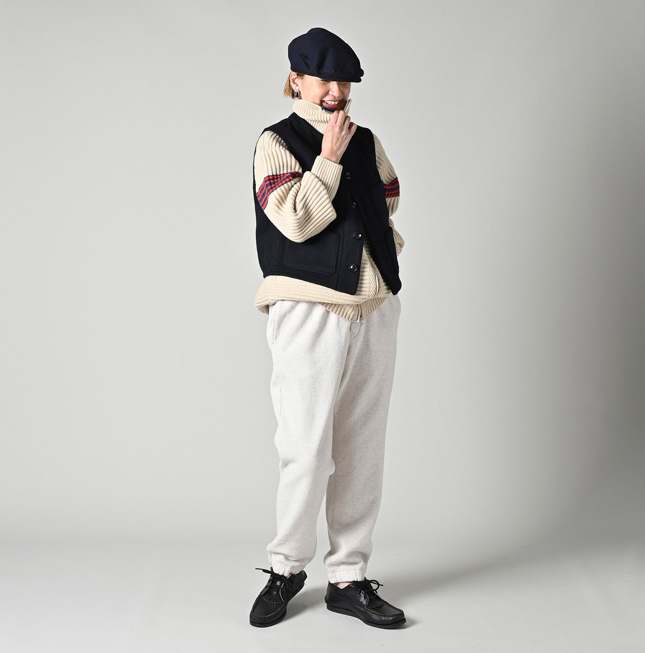 Top Heritage Urake 908 Sweatpants Female Model
