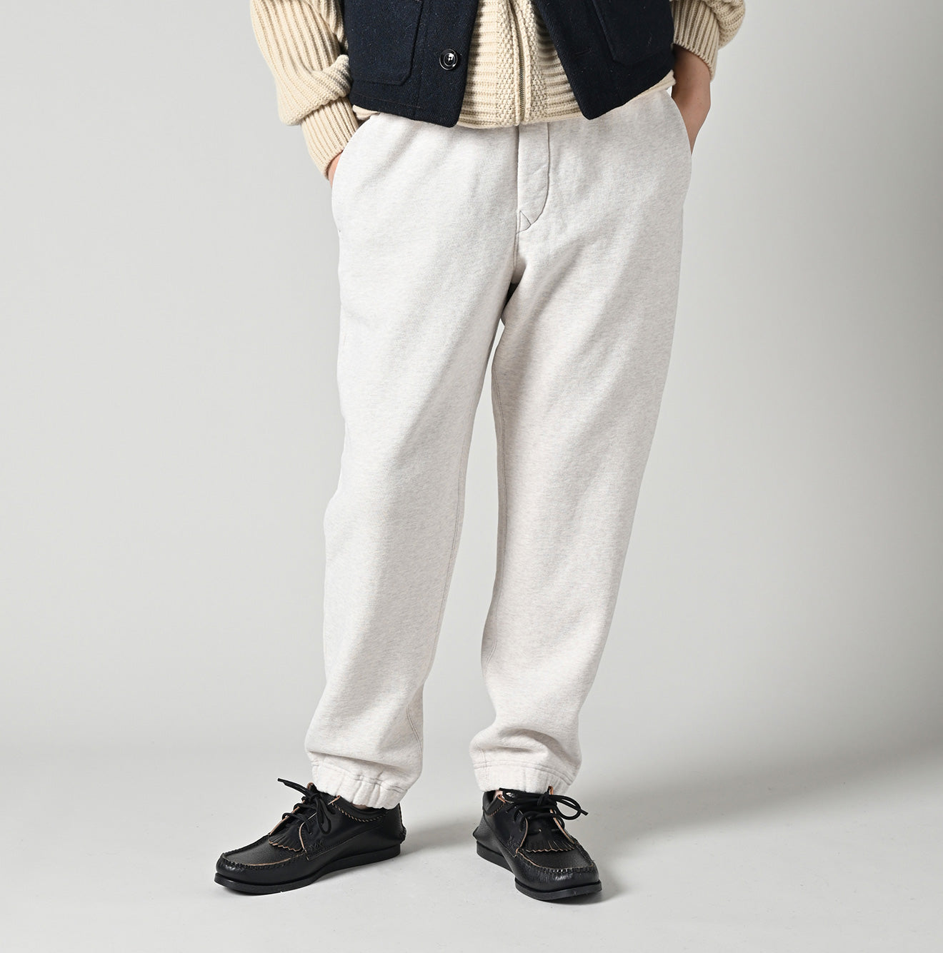 Top Heritage Urake 908 Sweatpants Female Model