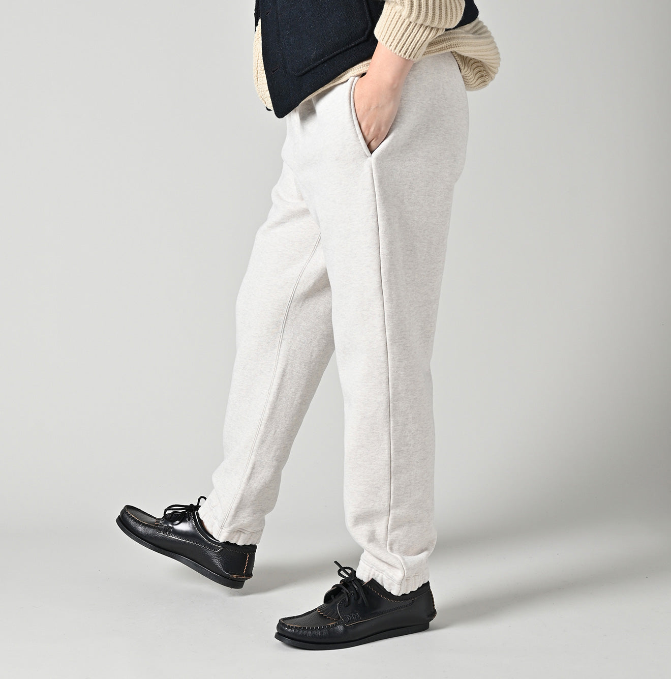 Top Heritage Urake 908 Sweatpants Female Model