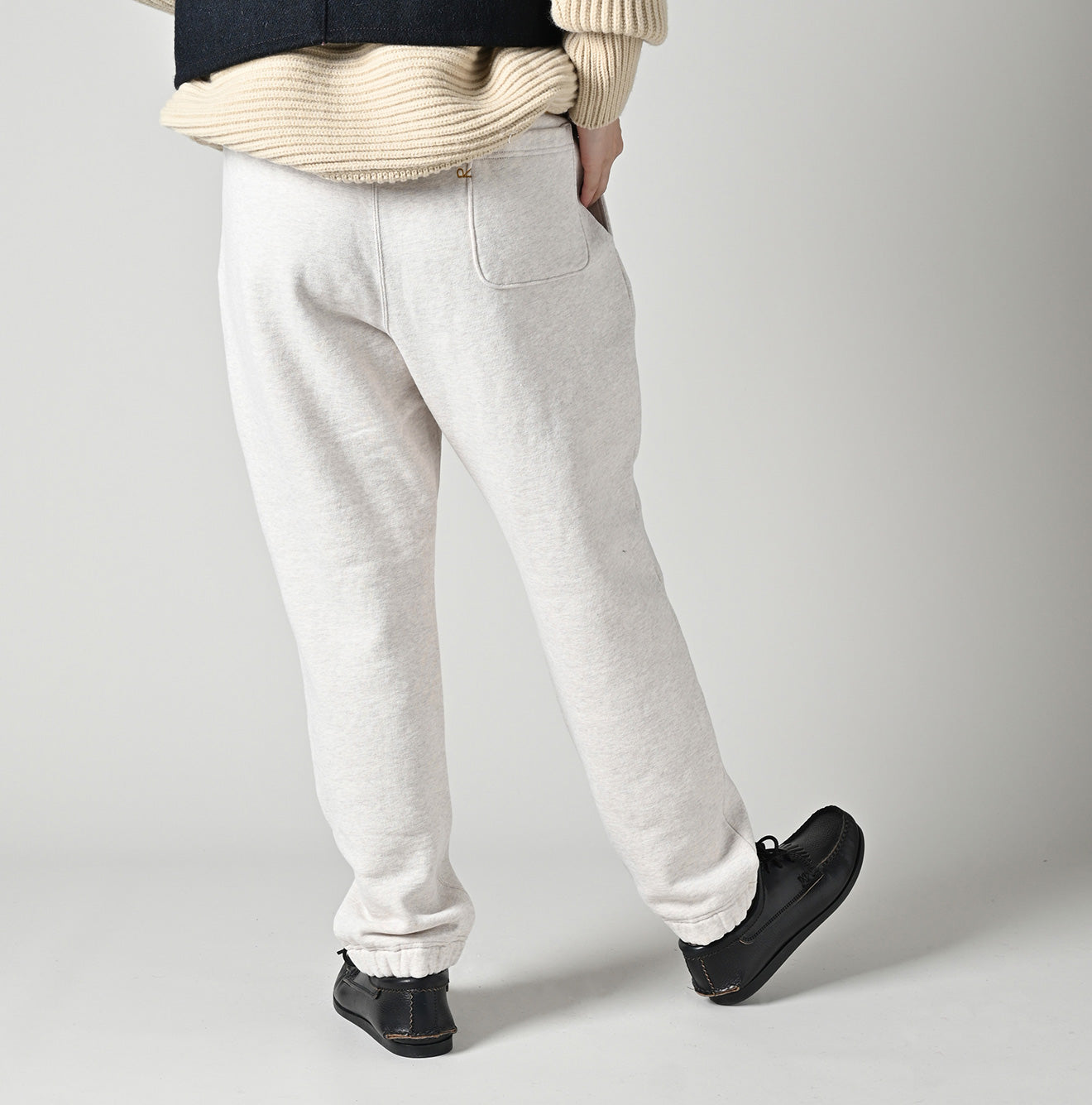 Top Heritage Urake 908 Sweatpants Female Model