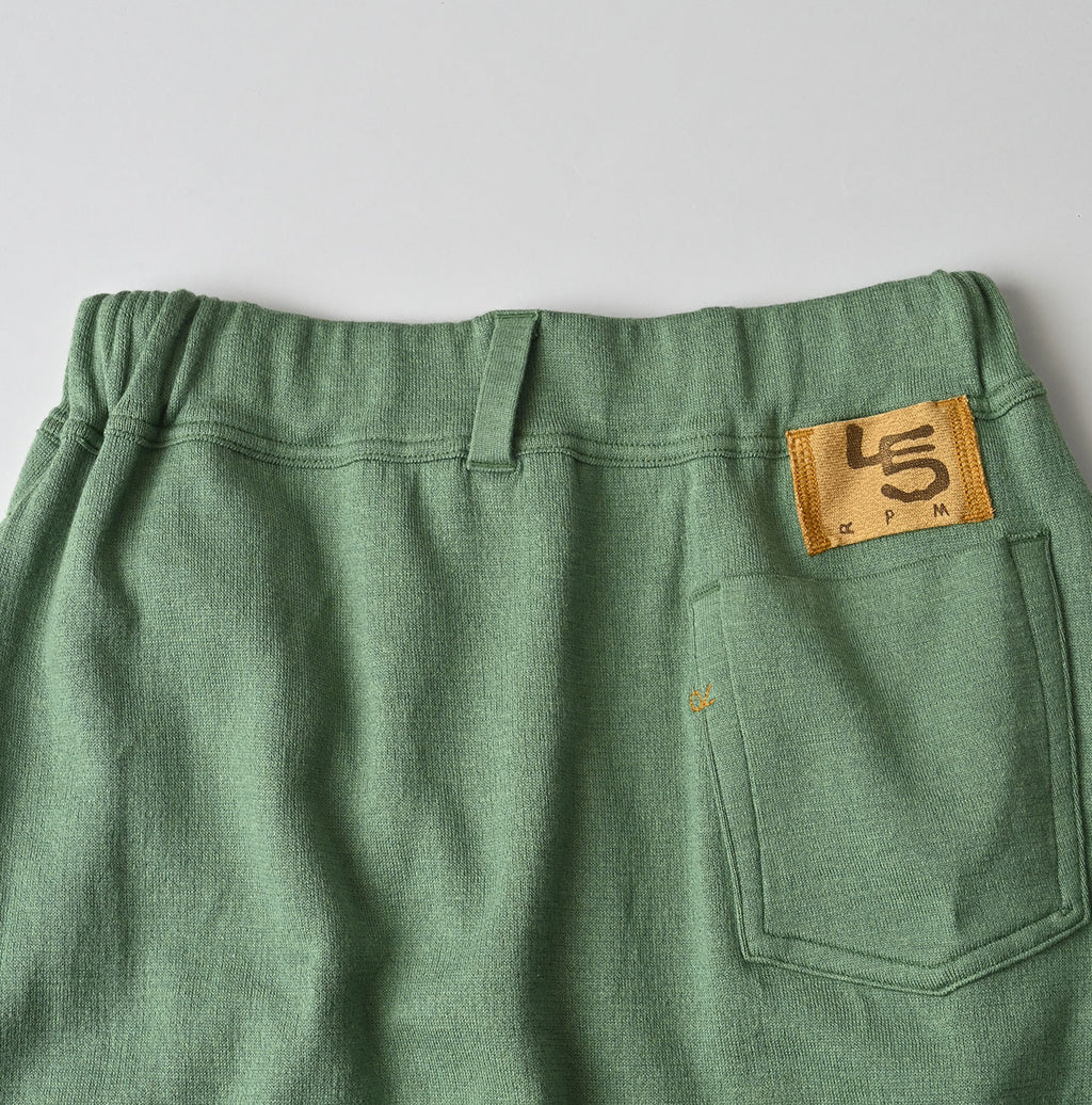 Smooth Skirt Detail