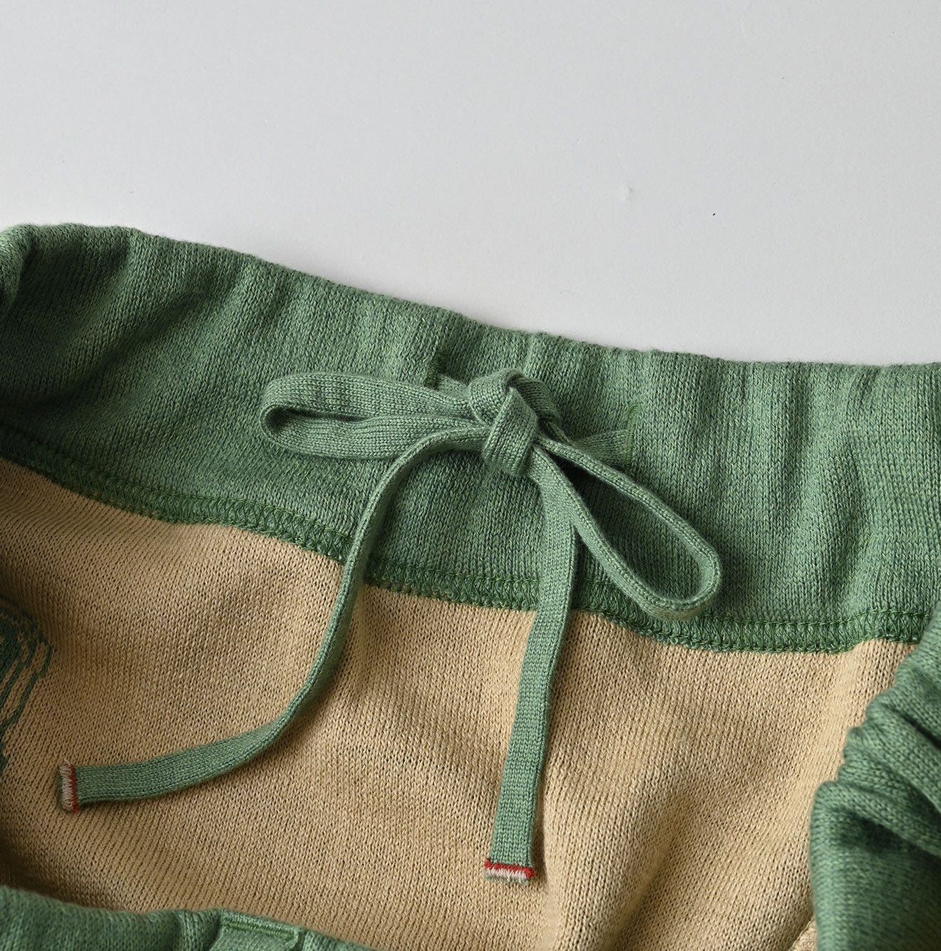 Smooth Skirt Detail