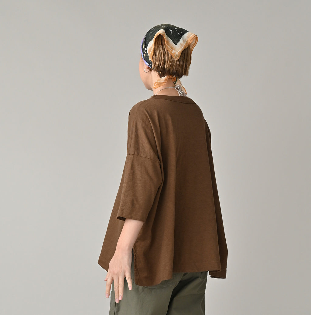 Tenjiku Big Slit T-shirt Female Model