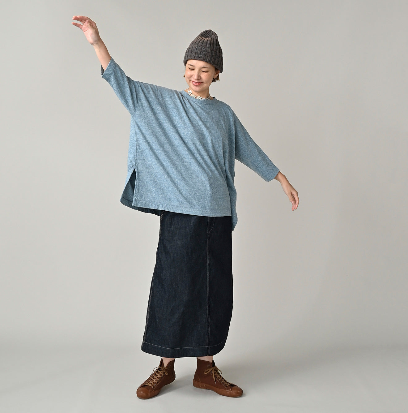 Top Tenjiku Big Slit T-shirt Female Model