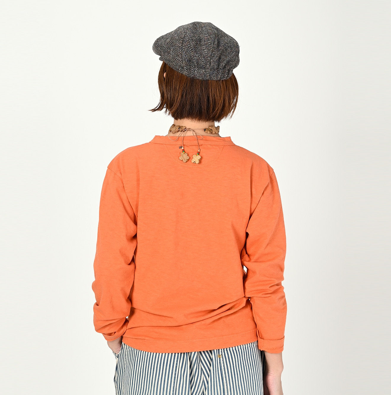 Dozume Tenjik Cotton 908 45 Star Long Sleeve T-shirt White Female Model