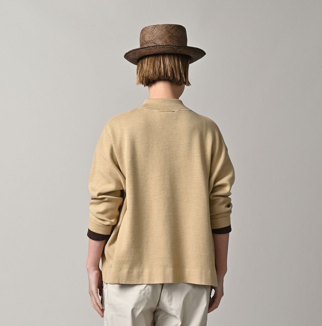 Smooth Yock Neck M Shirt Female Model