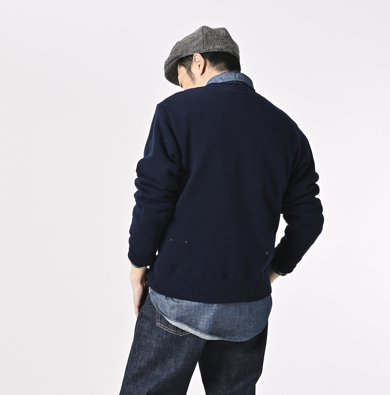Horizontal Urake 908 Cardigan Male Model