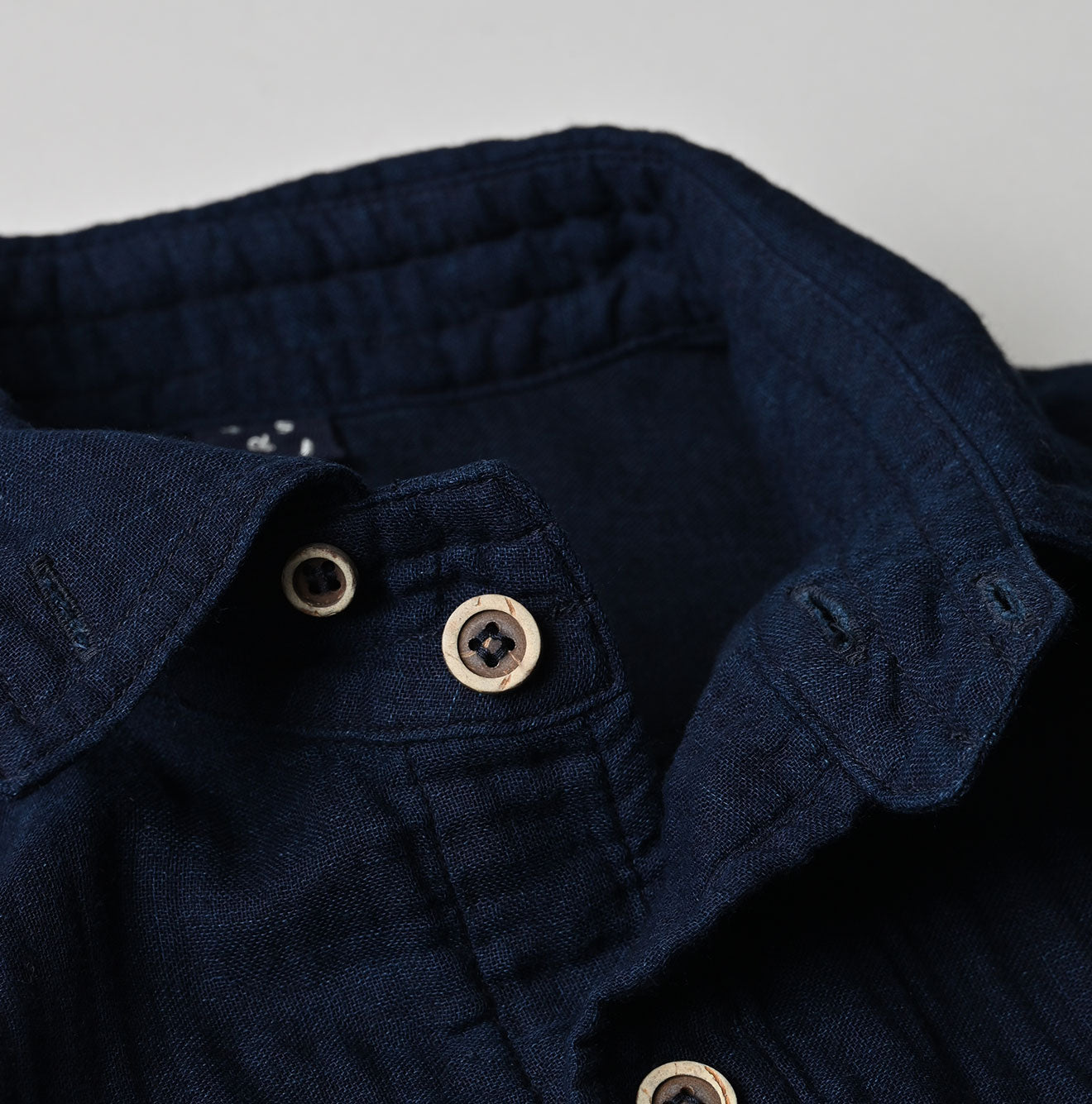 Indigo Gauze Double Woven 908 Gatcha-Pocket Shirt Detail