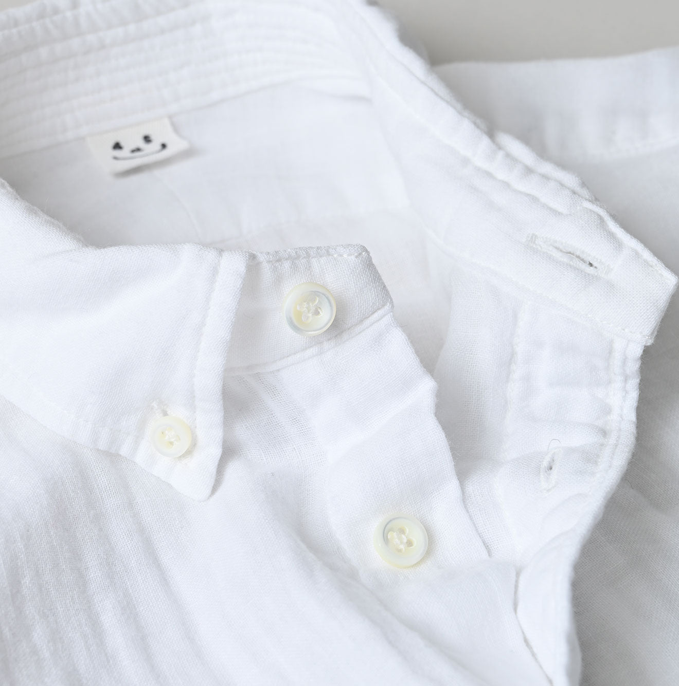 Gauze Double Woven 908 Loafer Button Down Shirt White Detail