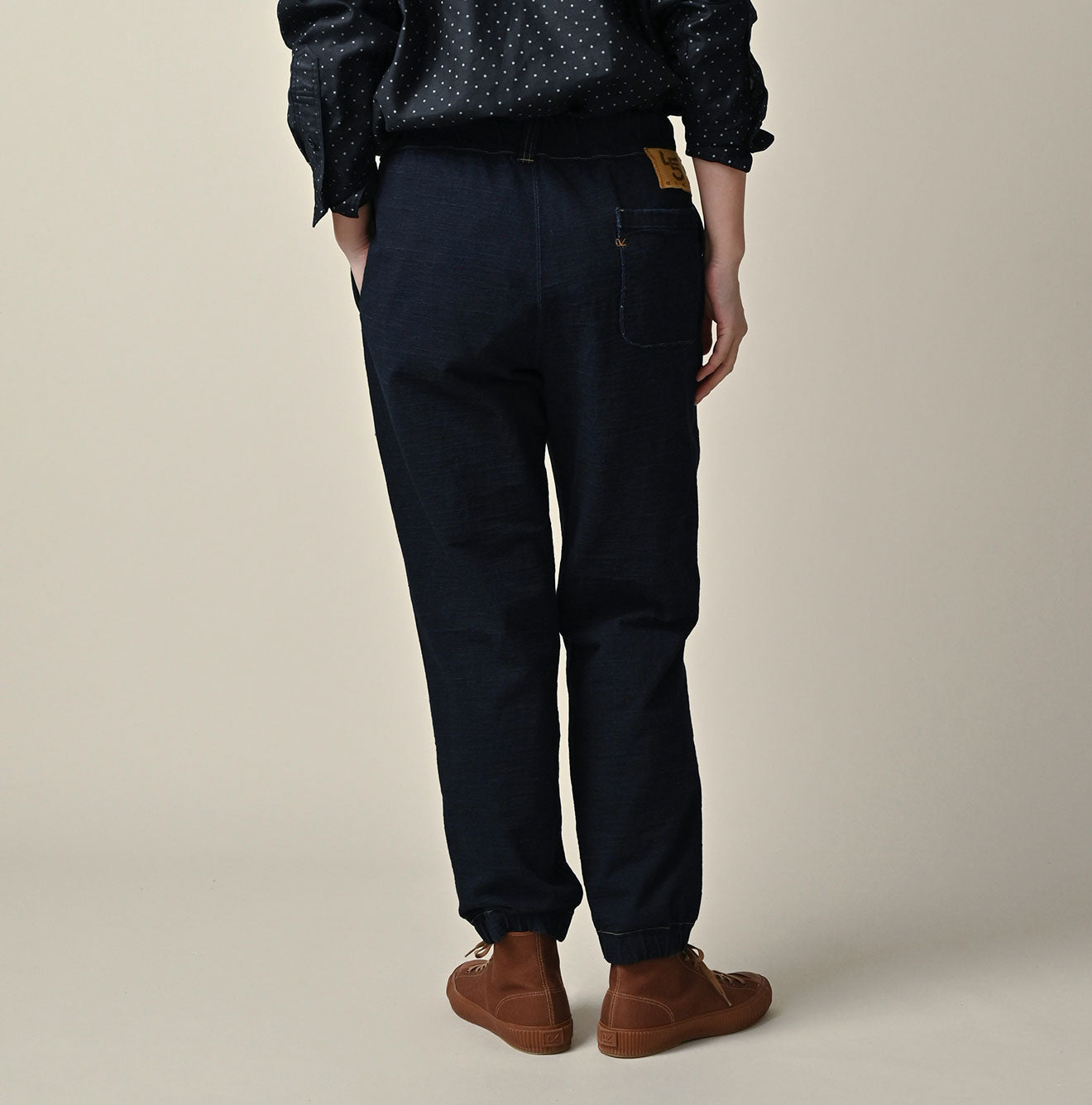 Indigo Dekoboko Tenjiku 908 Pants Female Model