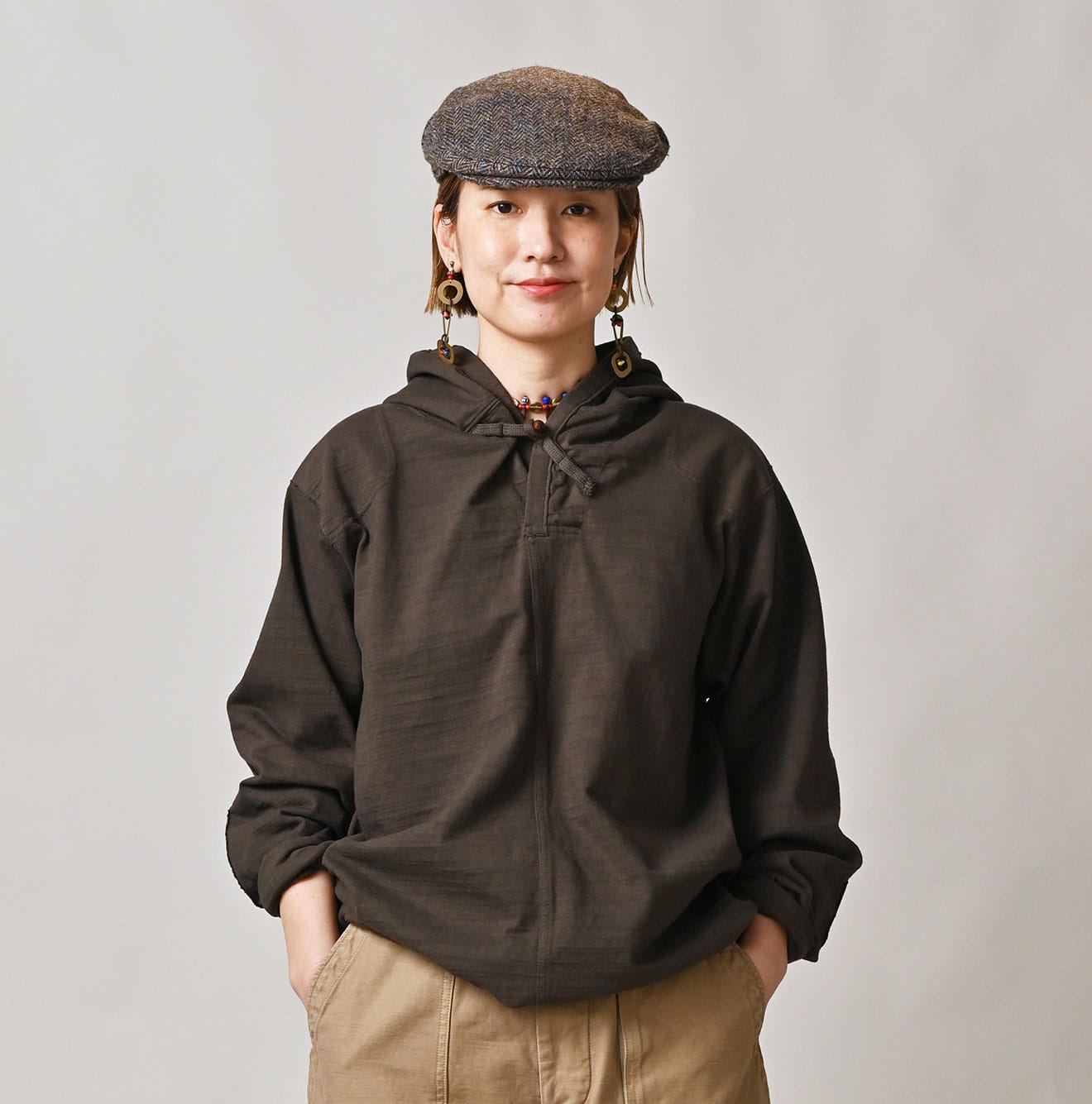 Dekoboko Tenjiku 908 Hoodie Female Model