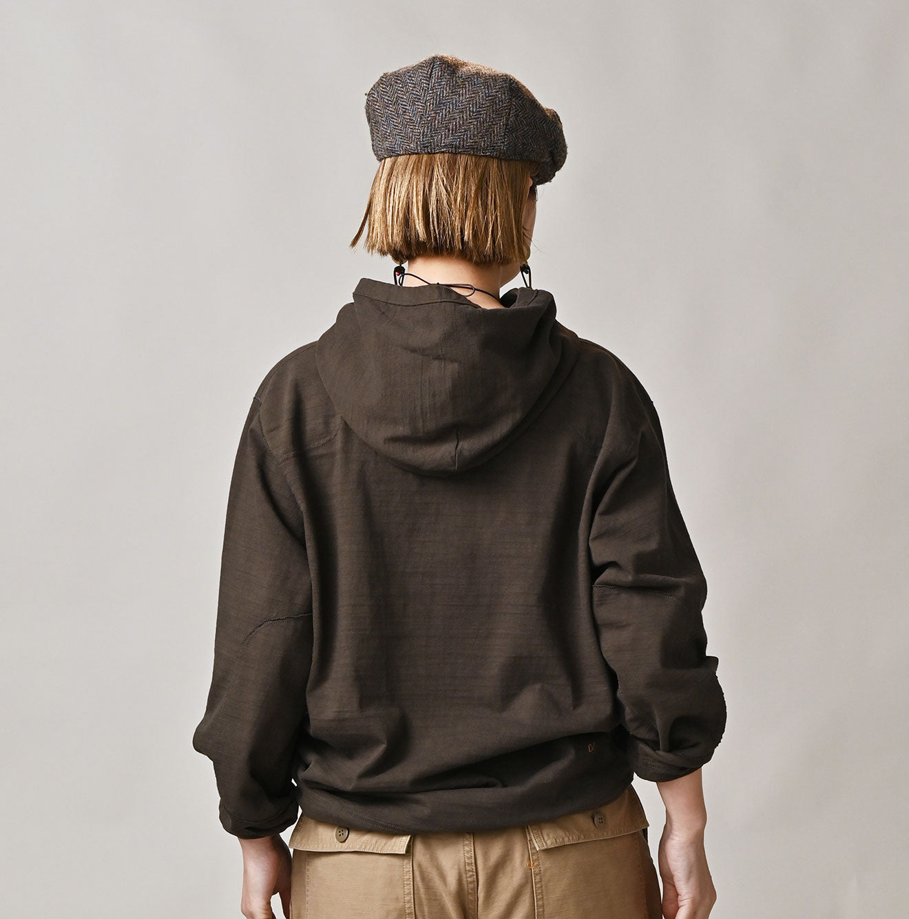 Dekoboko Tenjiku 908 Hoodie Female Model