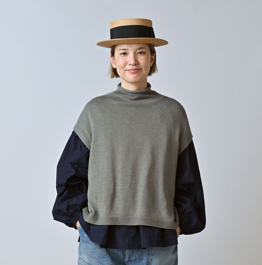 Low Gauge Super Gauze M Vest Female Model