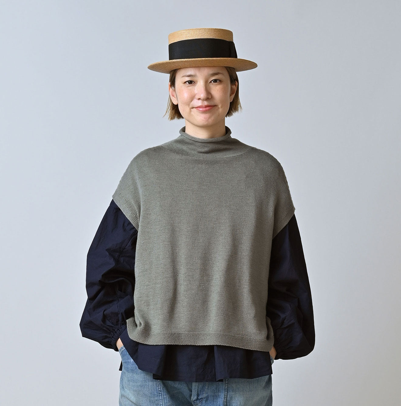 Low Gauge Super Gauze M Vest Female Model