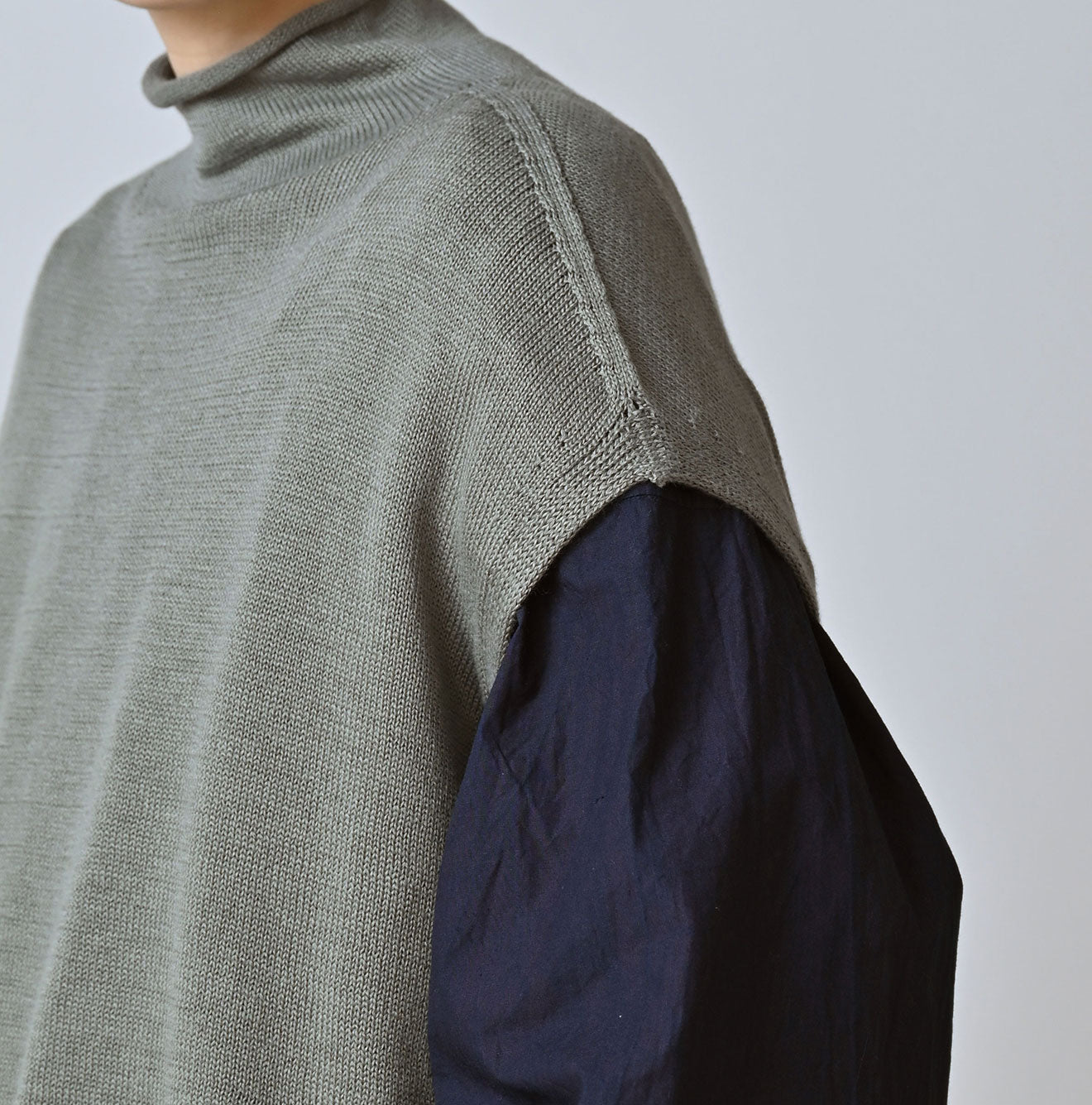 Low Gauge Super Gauze M Vest Detail
