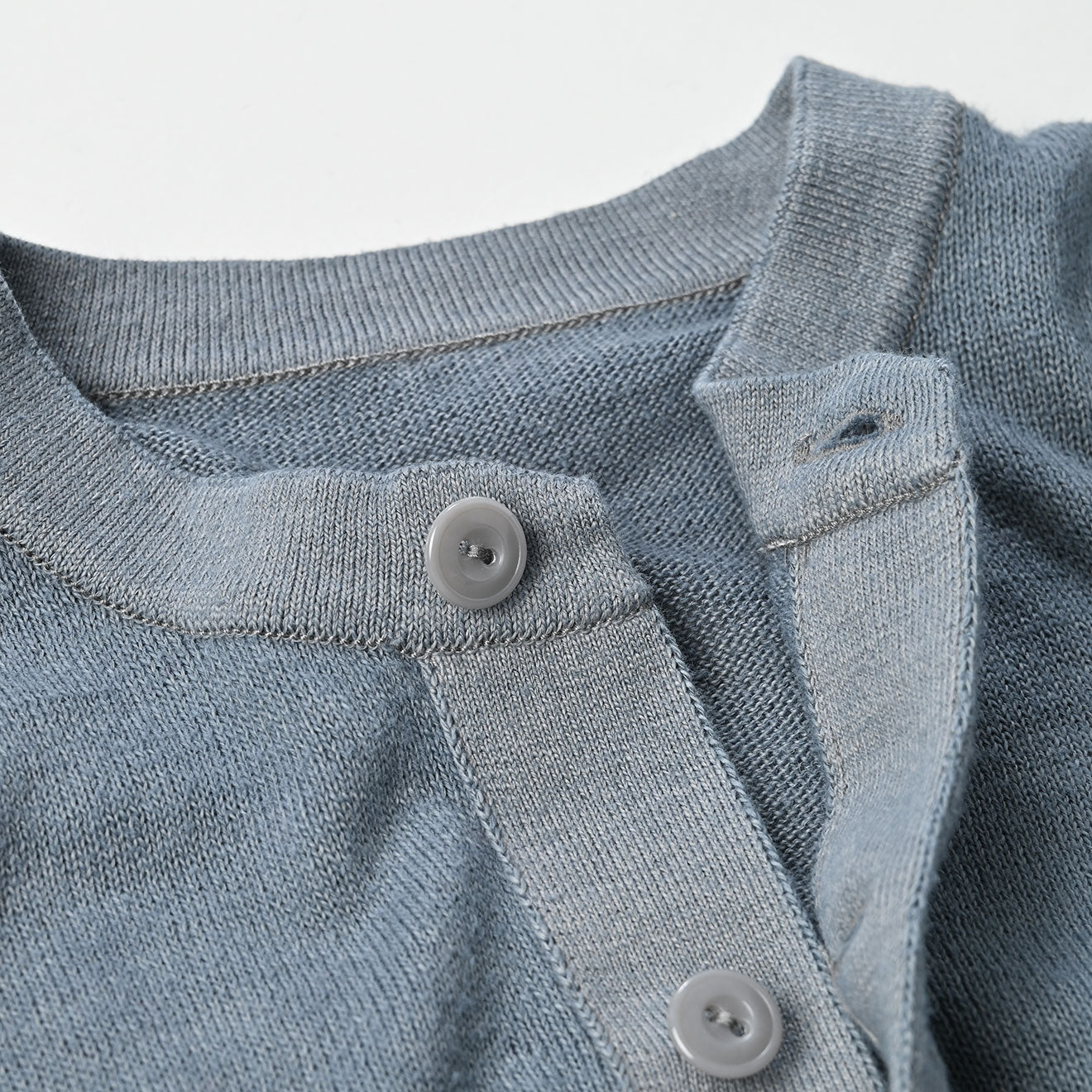 Plant Dyed Whole Super Gauze 908 Henley Detail