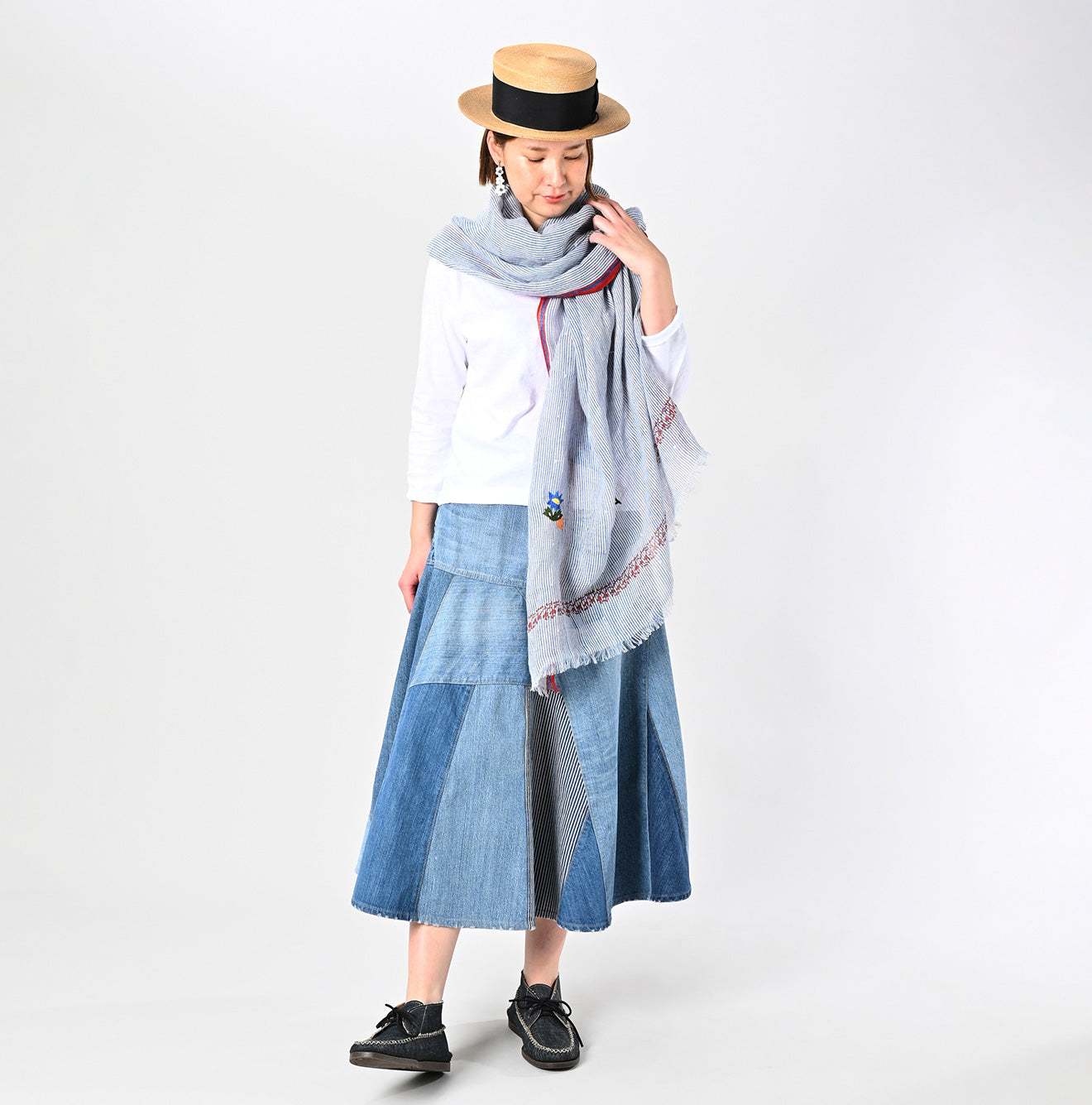 Indian Linen Hickory Embroidery Stole Female Model