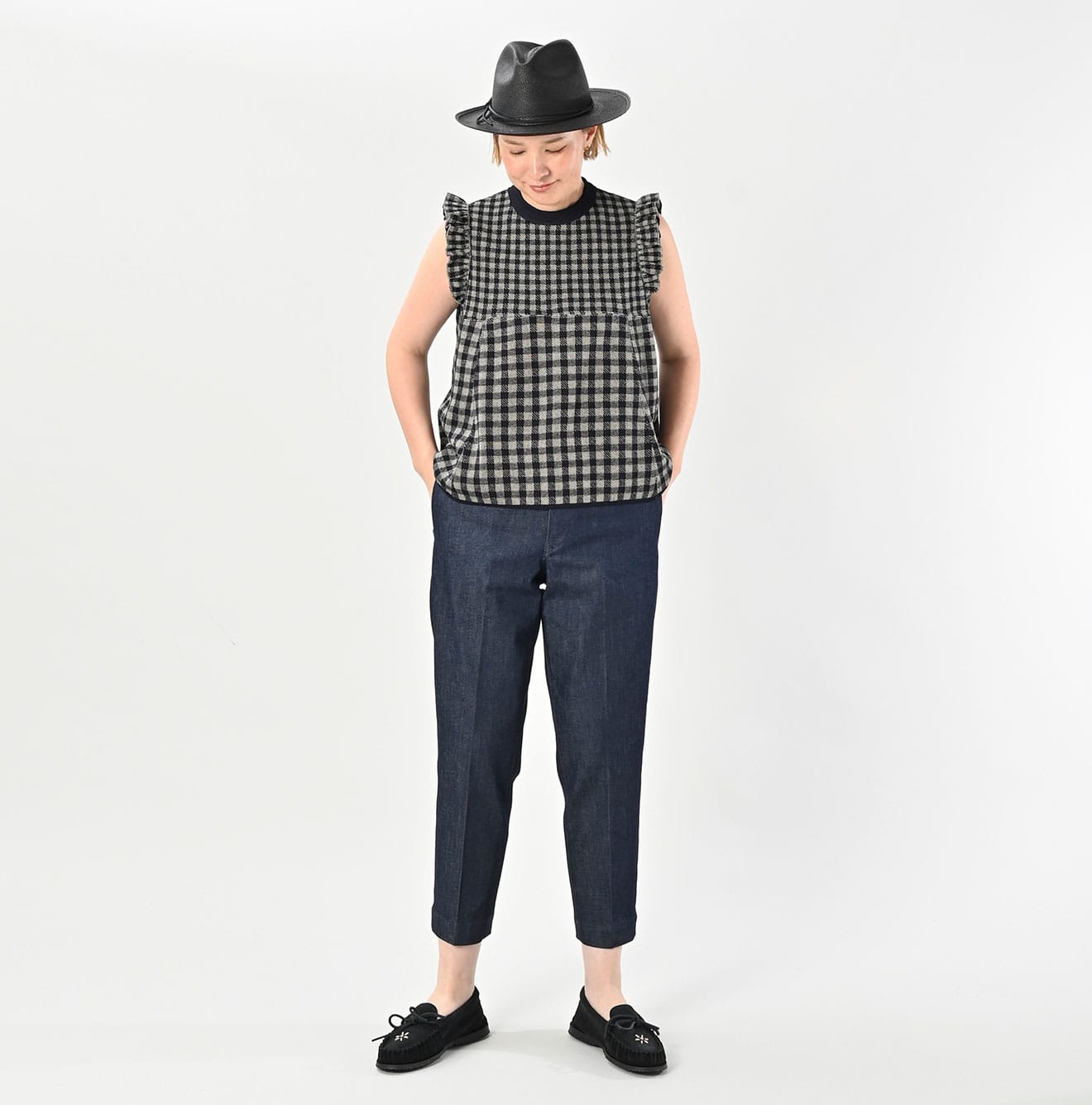 Rye Mugi Streched Denim Sabrina Slacks Female Model