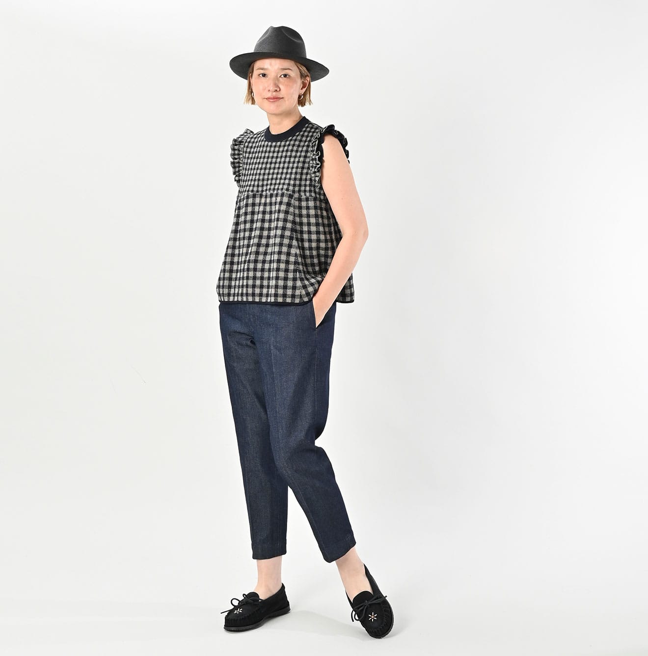 Rye Mugi Streched Denim Sabrina Slacks Female Model