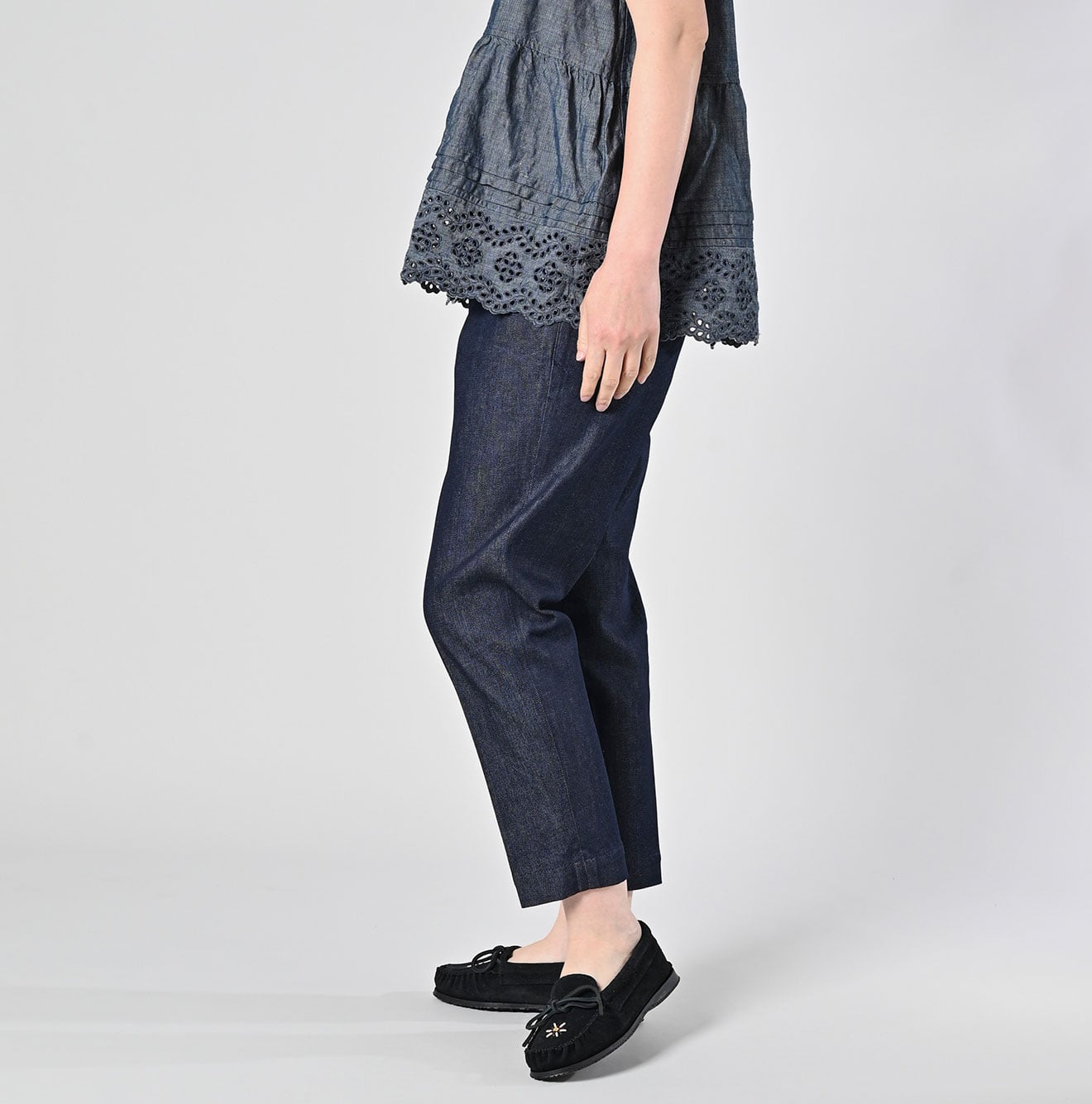 Rye Mugi Streched Denim Sabrina Slacks Female Model