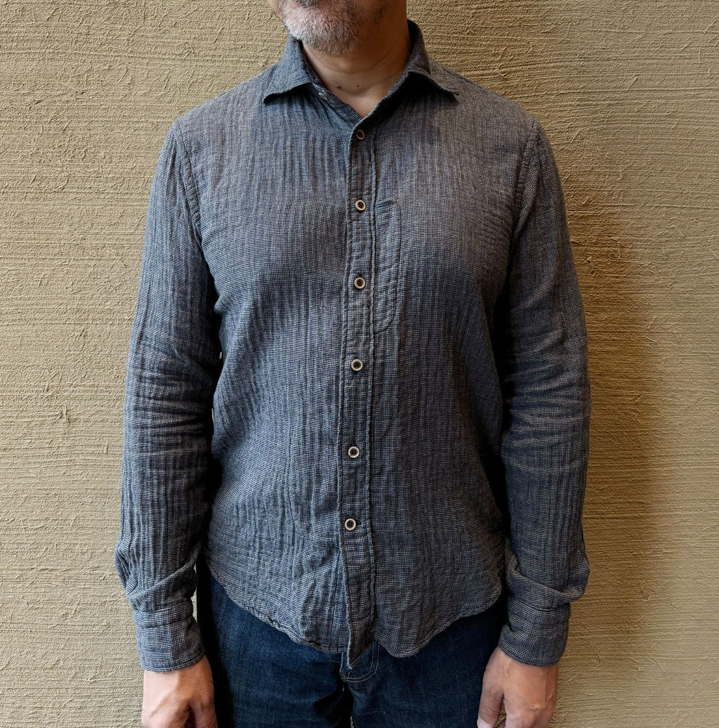 FuwaFuwa Double Woven 908 Loafer Shirt Male Model