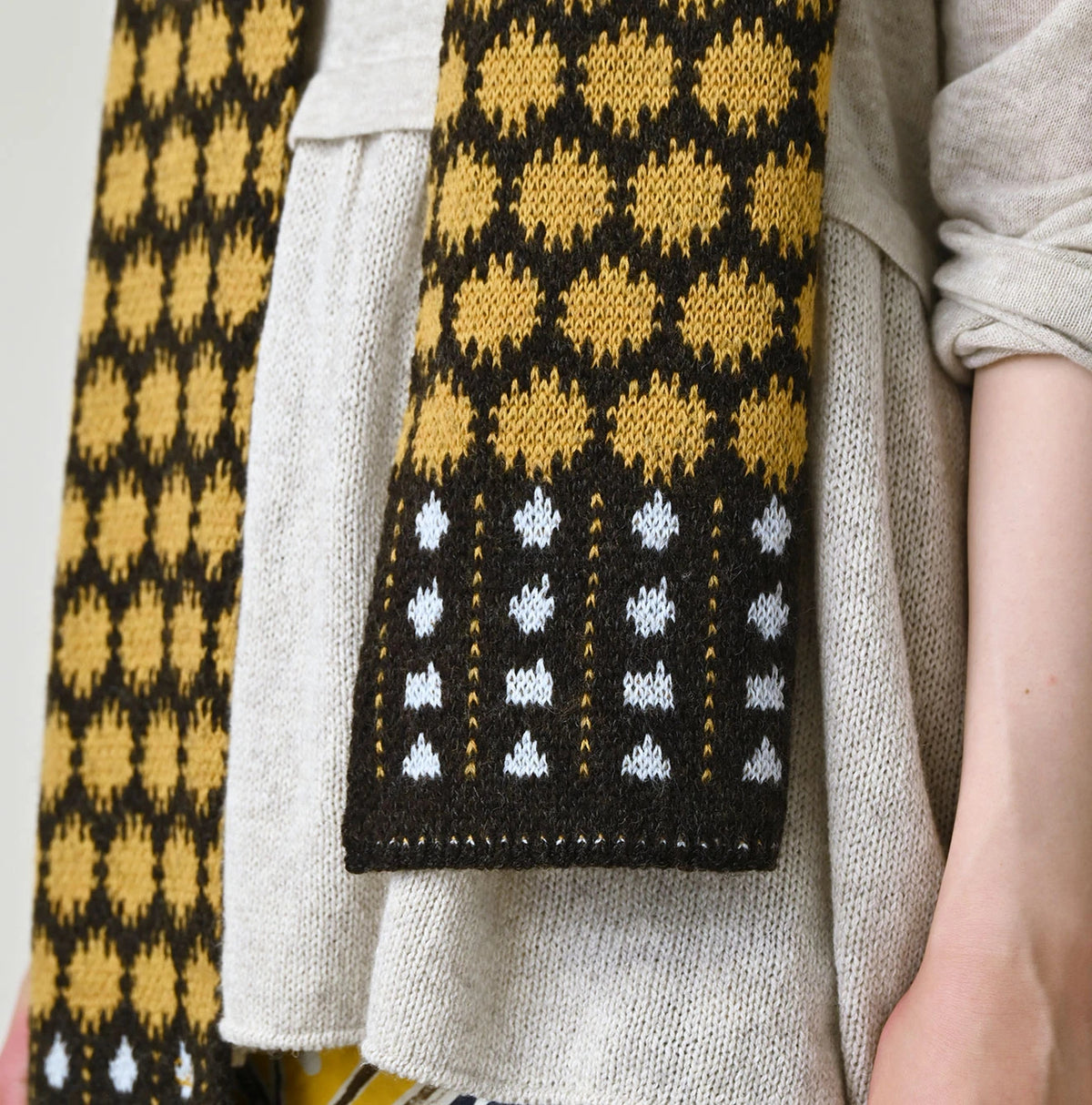 Shetland SAIJIKI Chestnuts Komon Muffler