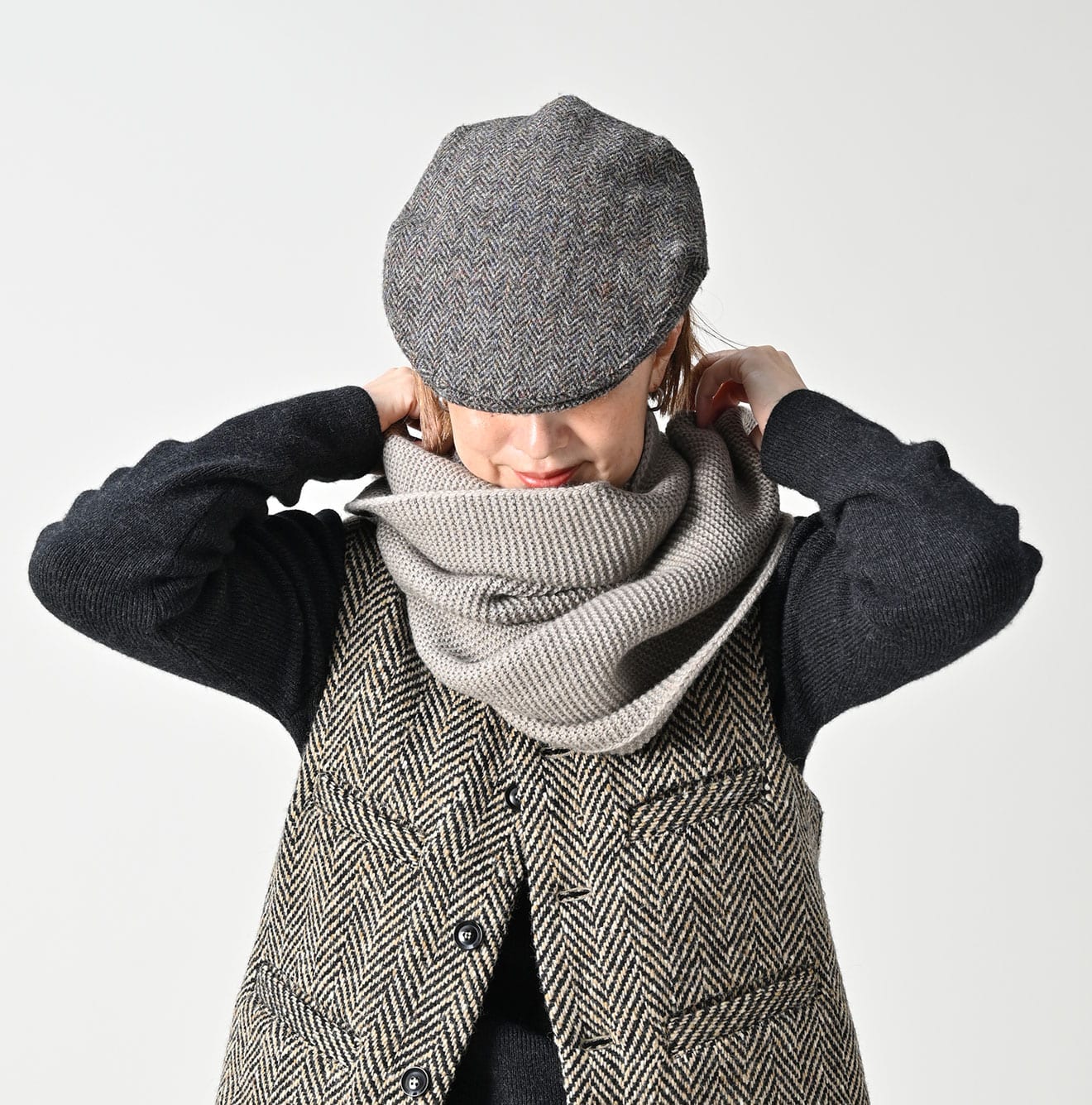 Yak Merino Muffler Female Model