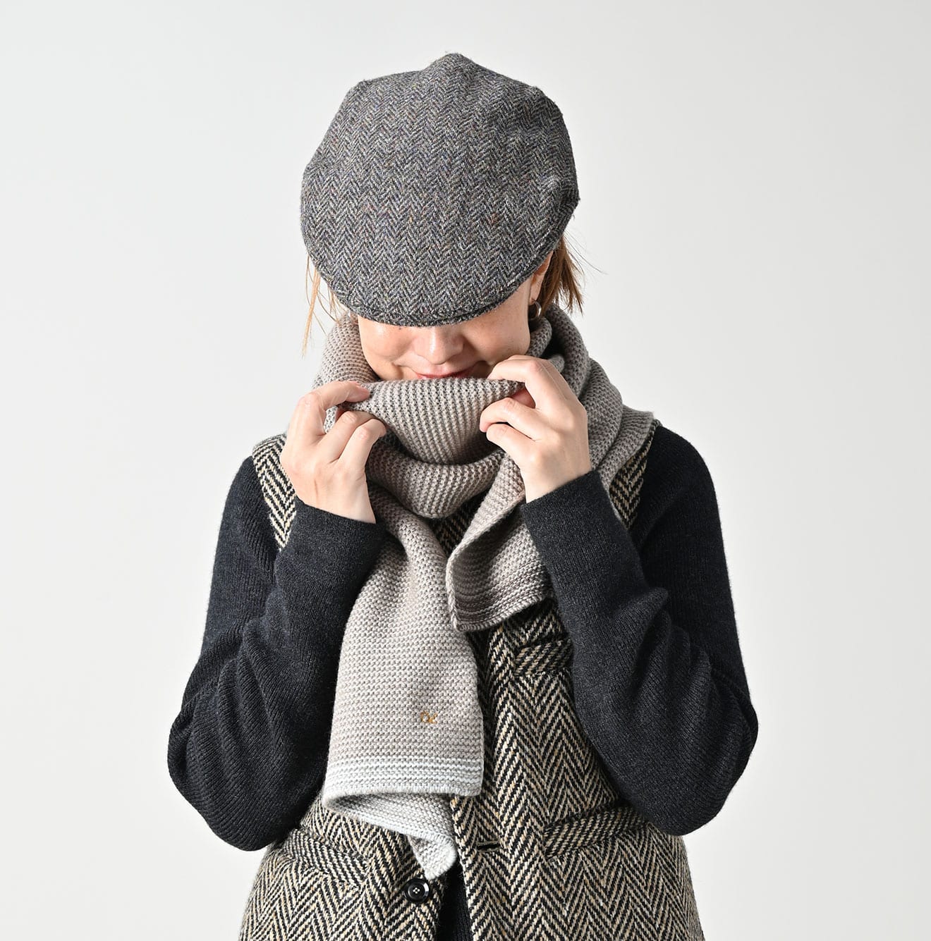 Yak Merino Muffler Female Model
