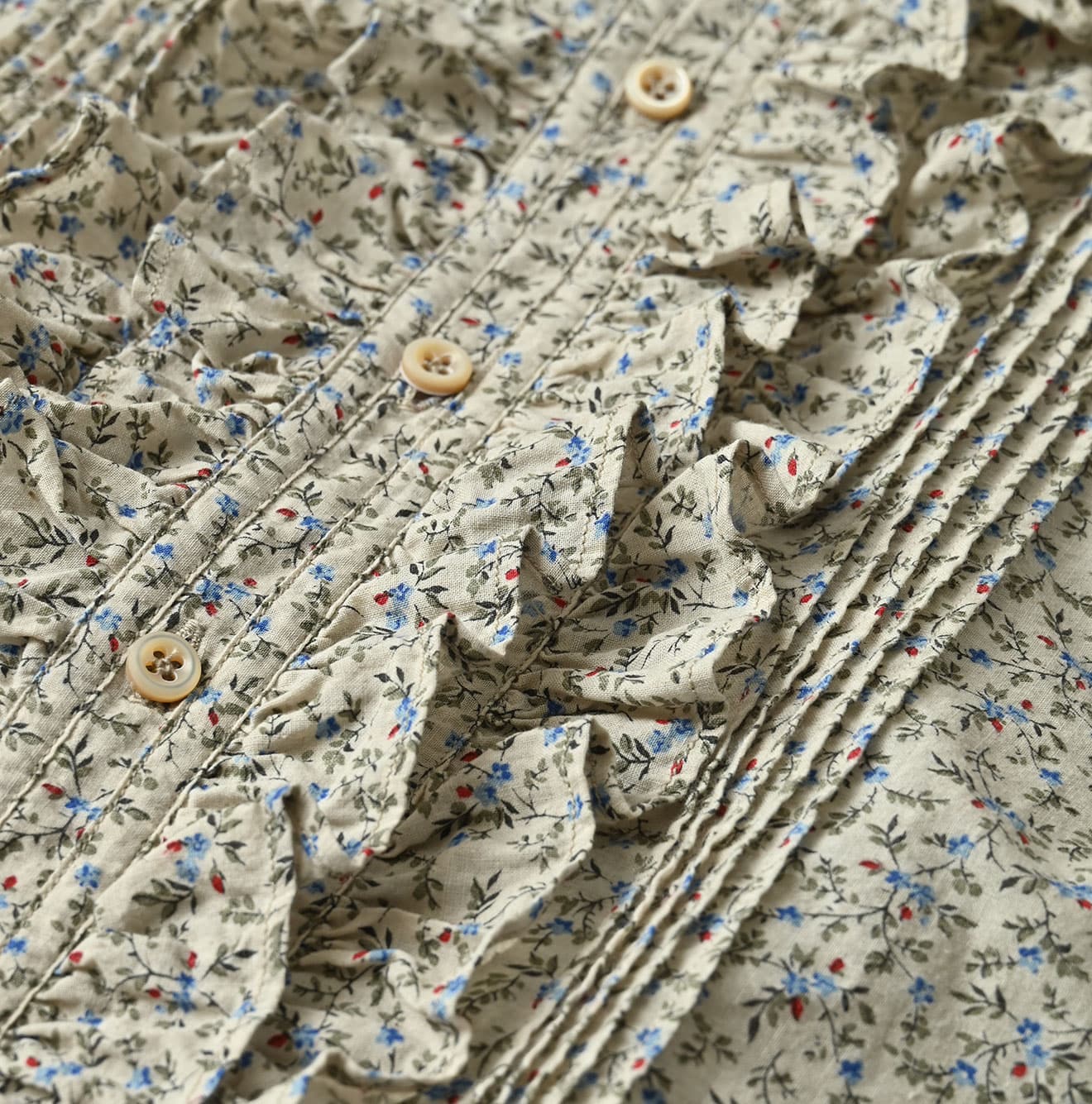 Ivy Flower Print Frill Blouse Detail