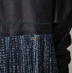 Indigo Discharge Print Aoi Sarasa Print Satin x Pleats Blouse Detail