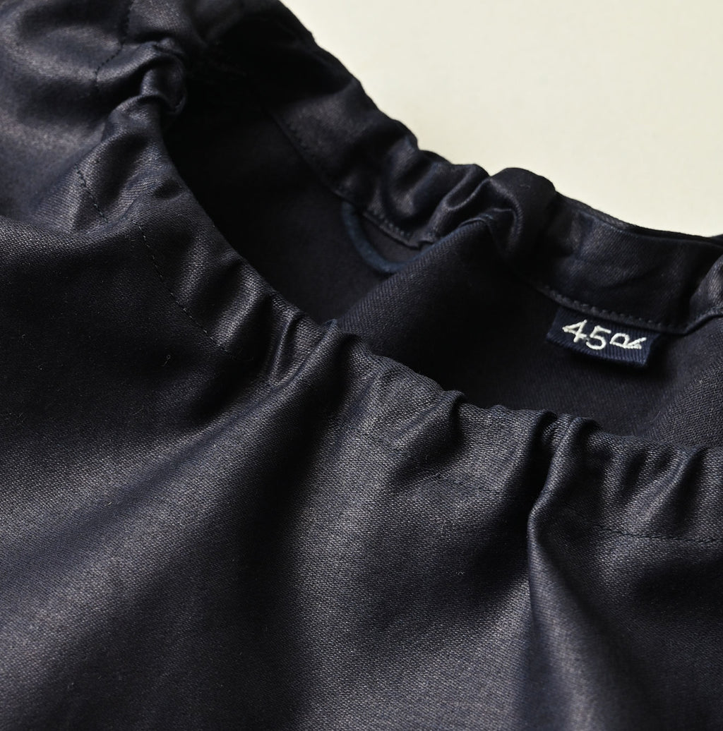 Indigo Discharge Print Aoi Sarasa Print Satin x Pleats Blouse Detail