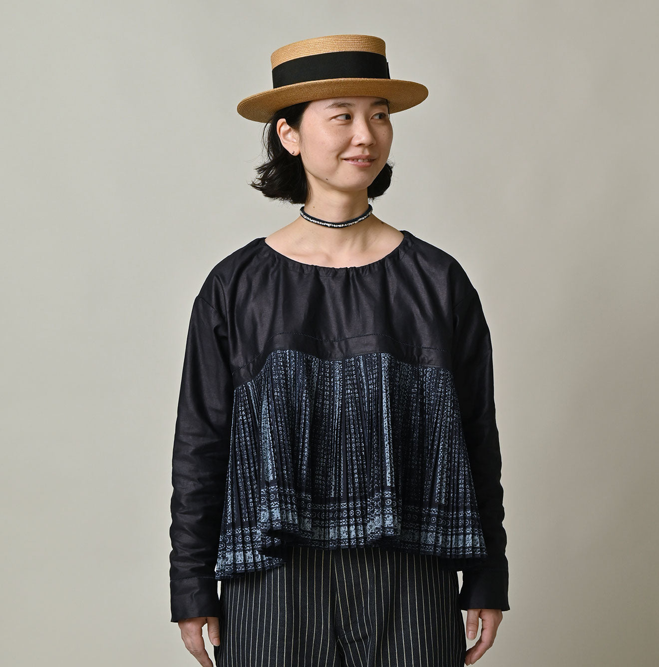 Indigo Discharge Print Aoi Sarasa Print Satin x Pleats Blouse Female Model