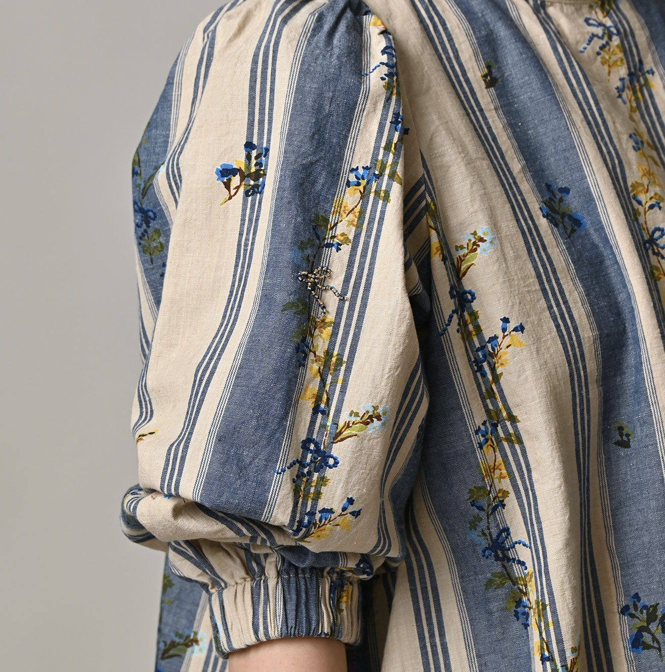 Indian Khadi OX SAIJIKI Poyon Puff Blouse Detail