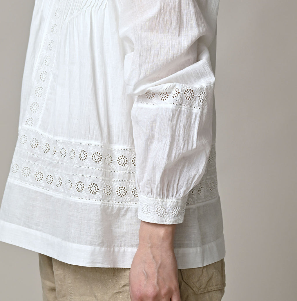 Indian Khadi Cutwork de T-shirt Detail