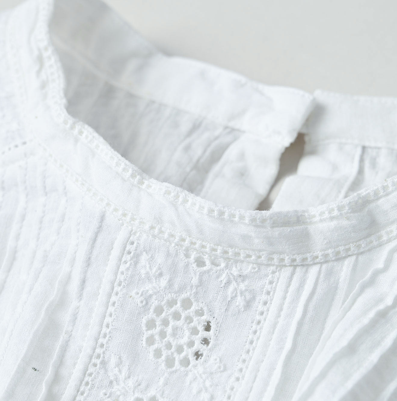 Indian Khadi Cutwork de T-shirt Detail