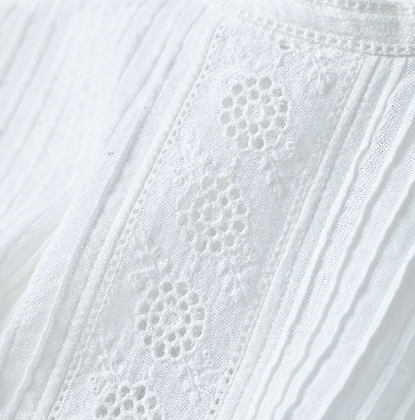 Indian Khadi Cutwork de T-shirt Detail
