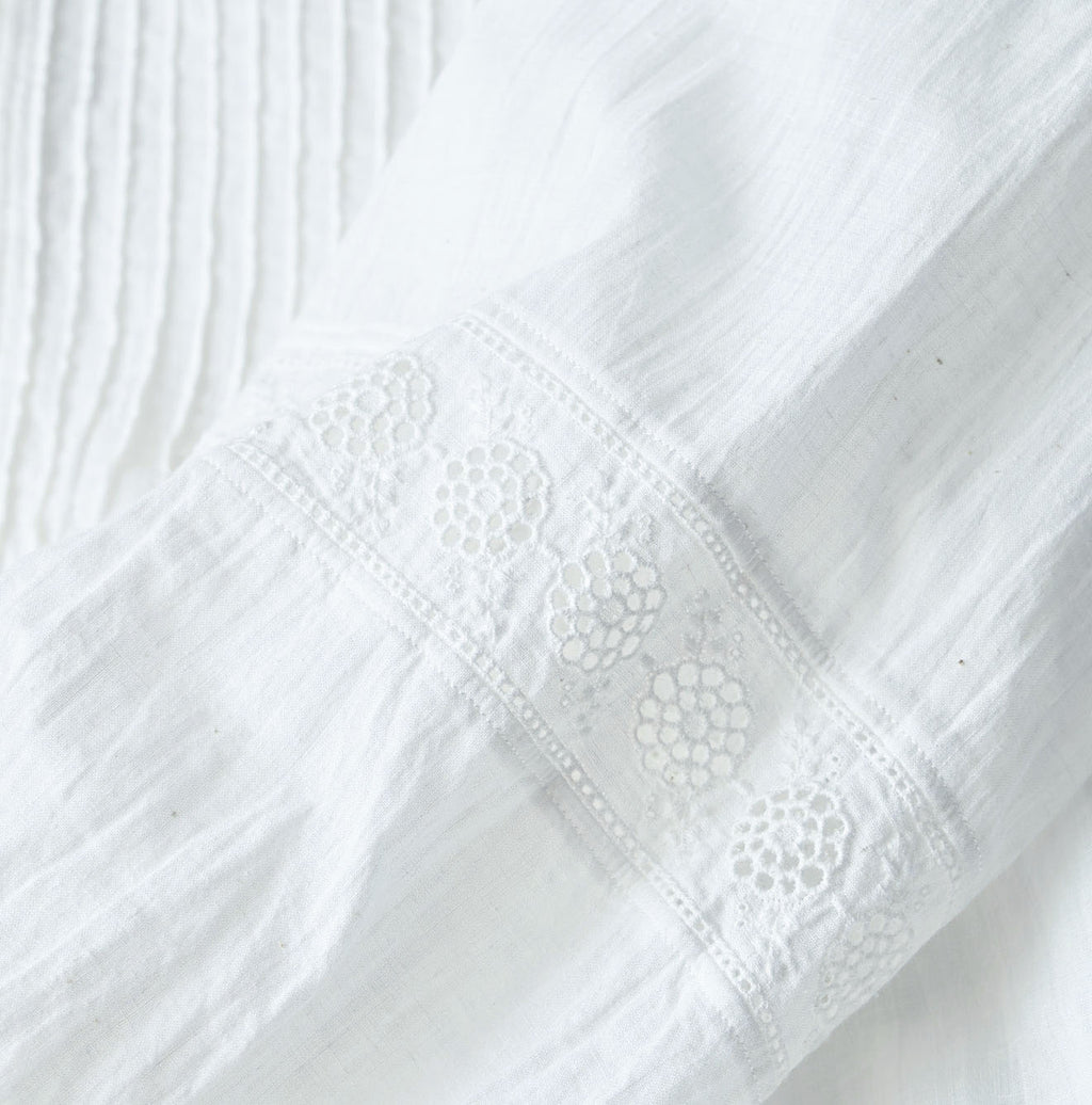 Indian Khadi Cutwork de T-shirt Detail