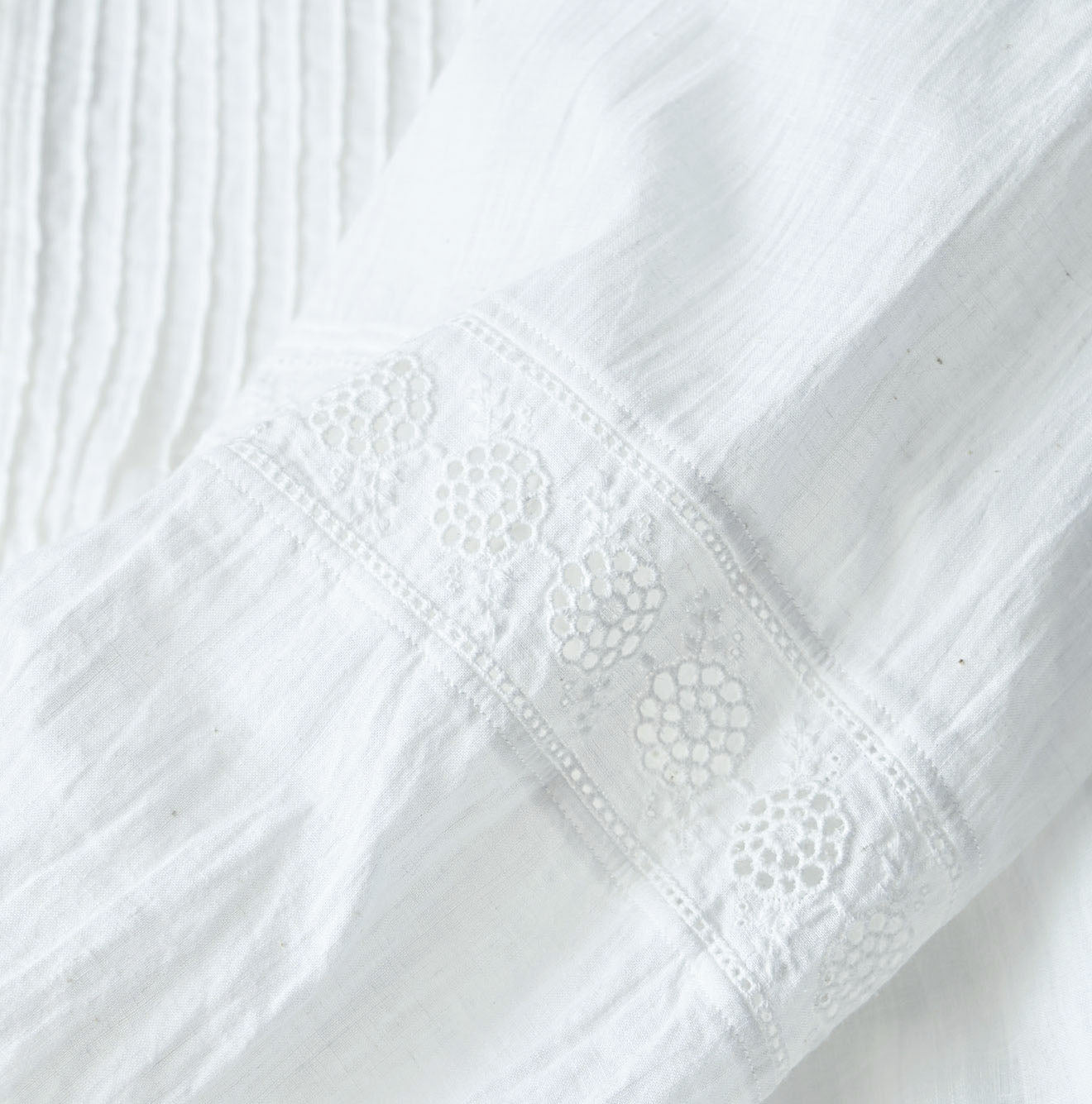 Indian Khadi Cutwork de T-shirt Detail